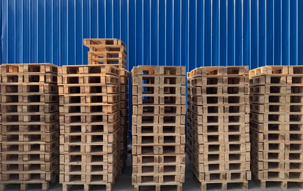 工业园区木托盘摆放技巧